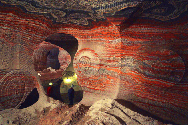 FilmStill_BereznikiCave_web Workers in underground potash mine in Berezniki, Russia 2018 photo © Edward Burtynsky, courtesy Nicholas Metivier Gallery, Toronto